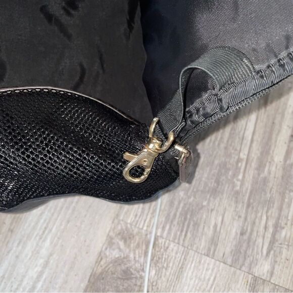 New Bueno dog tote-carrier with on board storage - Picture 8 of 12